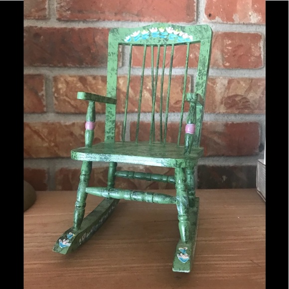 💚 Rare Vintage 1970’s Hand painted Doll Rocking Chair - Picture 5 of 13